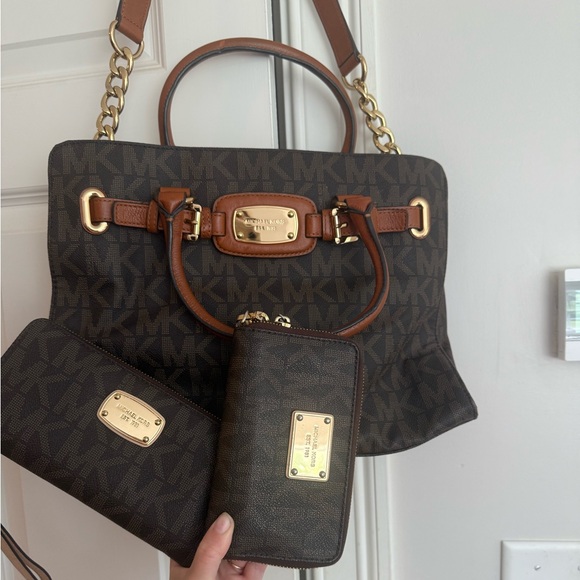 Micheals Kors Hamilton, Wallet + Sperrys - Picture 2 of 9